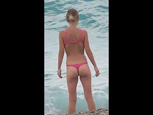 Voyeur checks tiny buttocks in a pink bikini from far away Picture 2
