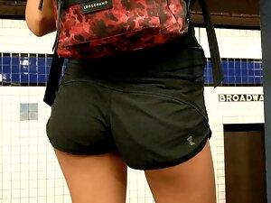 Hot sporty ass with a huge gap between thighs Picture 2