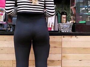 Perfect ass of blond daughter in supermarket Picture 5