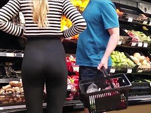 Perfect ass of blond daughter in supermarket