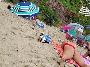 Two girl friends expose their asses while suntanning Picture 3