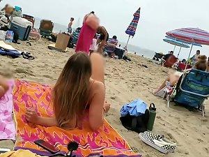 Two girl friends expose their asses while suntanning Picture 5