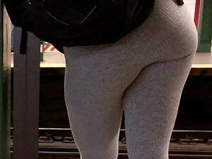Superb tight ass in woven grey leggings Picture 5
