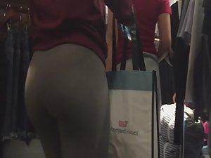 Following girls while they're shopping Picture 4
