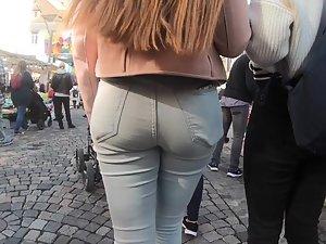 Gorgeous long haired girl got a wiggly ass Picture 4