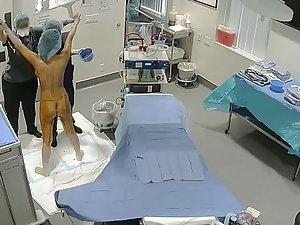 Spying on rich naked woman in a clinic Picture 5