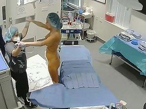 Spying on rich naked woman in a clinic Picture 6