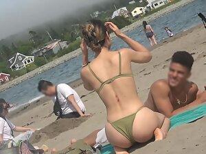 Thong bikini shows her round ass and yummy cameltoe Picture 6