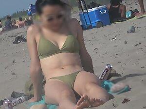 Thong bikini shows her round ass and yummy cameltoe Picture 8