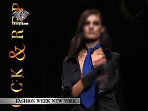 Accidental nudity on the catwalk Picture 1