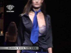 Accidental nudity on the catwalk Picture 3