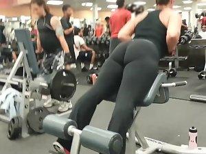 Muscular ass spotted in the gym Picture 8