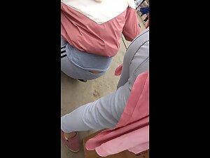 Thong of a flea market seller Picture 1