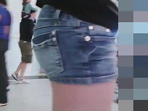 Teen girl in jeans shorts Picture 8