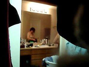 Wife changes her bra Picture 6