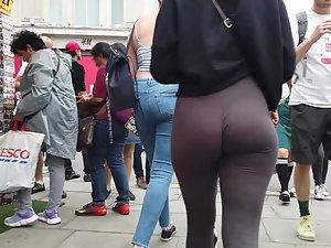 Butt cheeks that you'll want to bite Picture 3