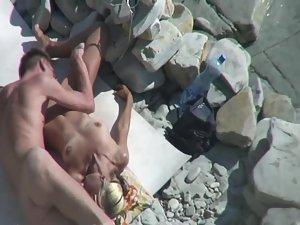 Voyeur caught them in beach oral sex Picture 5