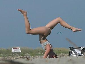 Sexy girl does yoga on the beach Picture 4