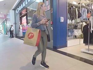 Big booty got voyeur's interest in shopping mall Picture 4