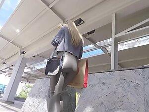 Big booty got voyeur's interest in shopping mall Picture 7