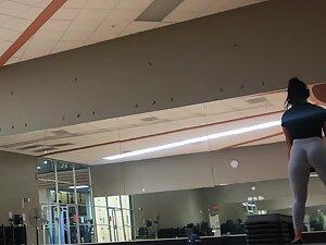 Epic fit booty secretly peeped during workout Picture 1