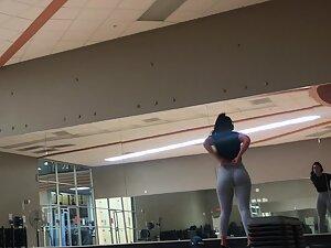 Epic fit booty secretly peeped during workout Picture 2