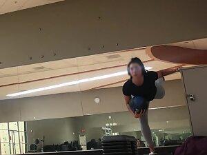 Epic fit booty secretly peeped during workout Picture 4