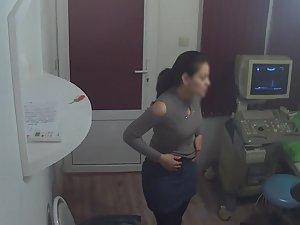 Shy woman removes clothes in doctor's office Picture 1