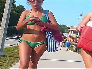 Cameltoe of a fit babe in a bikini Picture 2