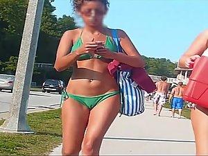 Cameltoe of a fit babe in a bikini Picture 3
