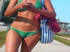 Cameltoe of a fit babe in a bikini Picture 4