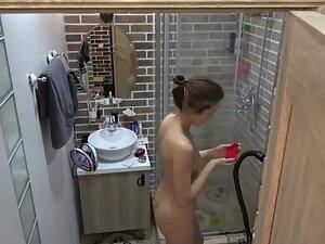 Spying on petite stepsister naked in bathroom Picture 8