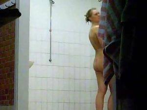 Nice women peeped on in the shower Picture 7
