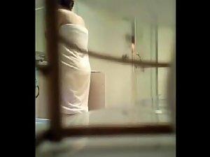 Peeping on her nudity in the bathroom Picture 6