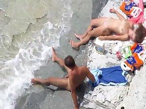 Spying foreplay and sex on the beach Picture 3