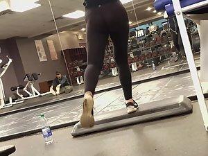 Tight ass goes down and flexes back up Picture 5