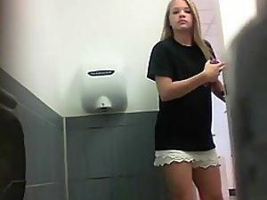 Beauty pisses in front of hidden camera Picture 1