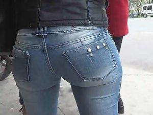 Nothing else can fit in those jeans Picture 3