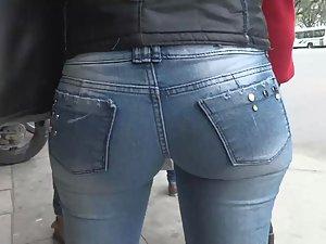 Nothing else can fit in those jeans Picture 4