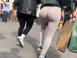 Spectacular round ass in beige leggings caught by voyeur