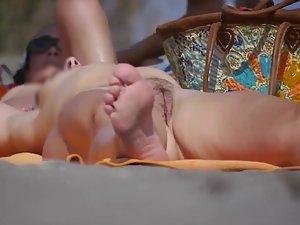 Itchy pussy spied on a beach