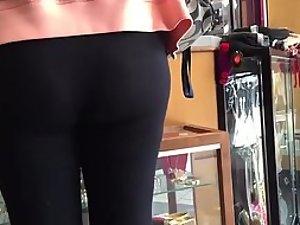 Big ass overstretched black tights