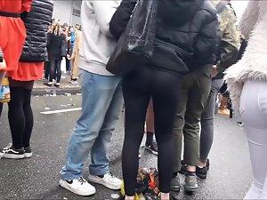 Amazing ass gets grabbed in front of voyeur Picture 3