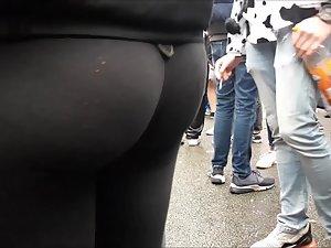 Amazing ass gets grabbed in front of voyeur Picture 8