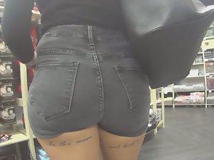 Hot ass and tattooed thighs Picture 6