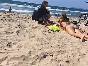 Boy hitting on girl with fantastic bubble butt Picture 1