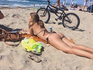 Boy hitting on girl with fantastic bubble butt Picture 4