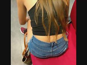 Voyeur caught gorgeous teen in shoe store Picture 8