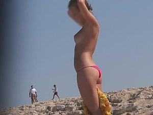 Fabulous natural topless tits on beach Picture 8