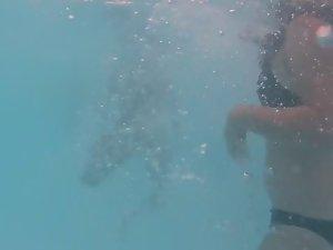 Bubble butt filmed under water Picture 1